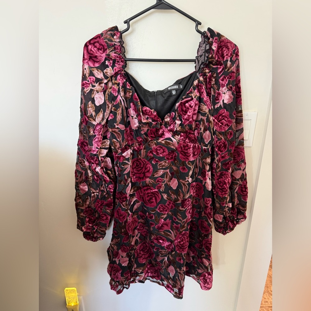 Missguided Floral Velvet-Feel Women's Long Sleeve Mini Dress